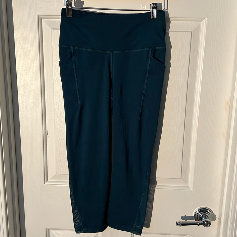Size Small All In Motion crop leggings